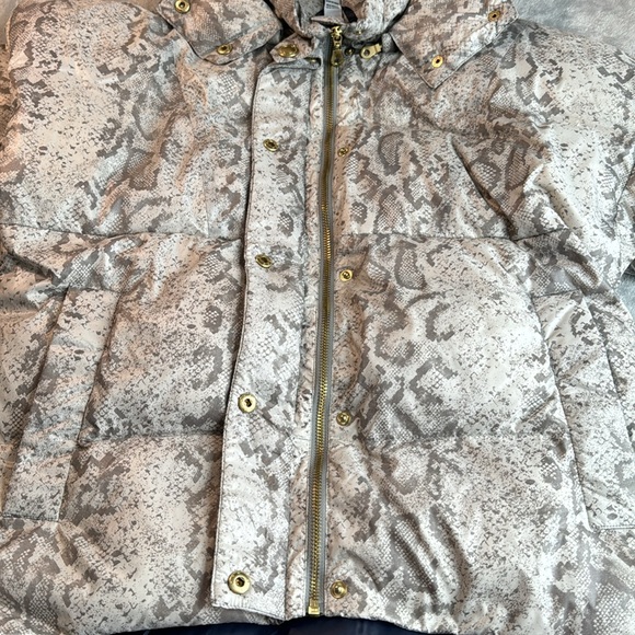 ❤️NWOT Varley Highland Puffer Jacket Grunge Snake Size Small - Picture 8 of 16